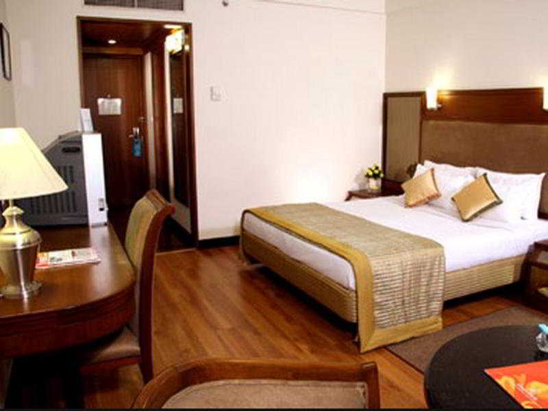 Greenpark Madrás Exterior foto A room at the Imperial