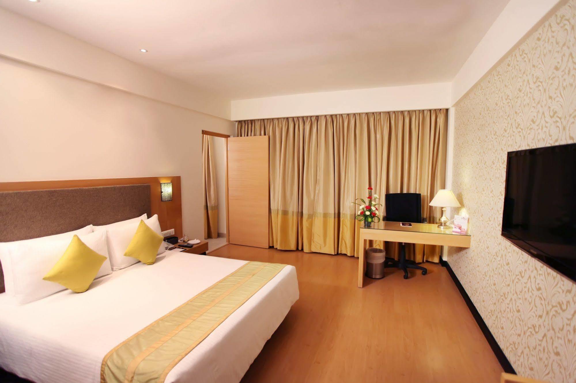 Greenpark Madrás Exterior foto A room at the hotel