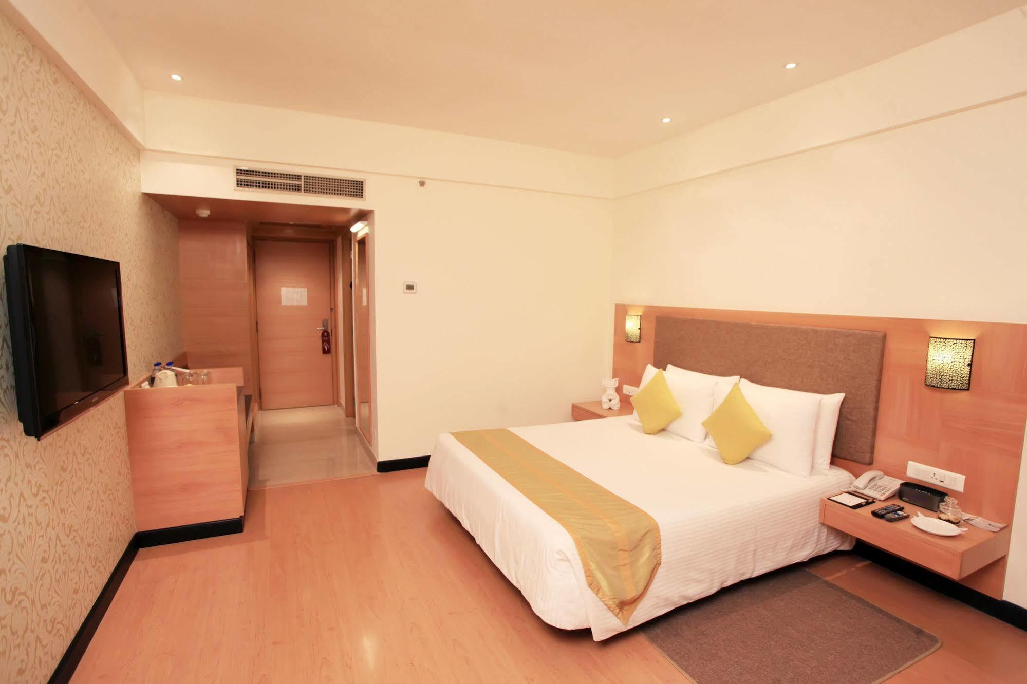 Greenpark Madrás Exterior foto A room at the hotel