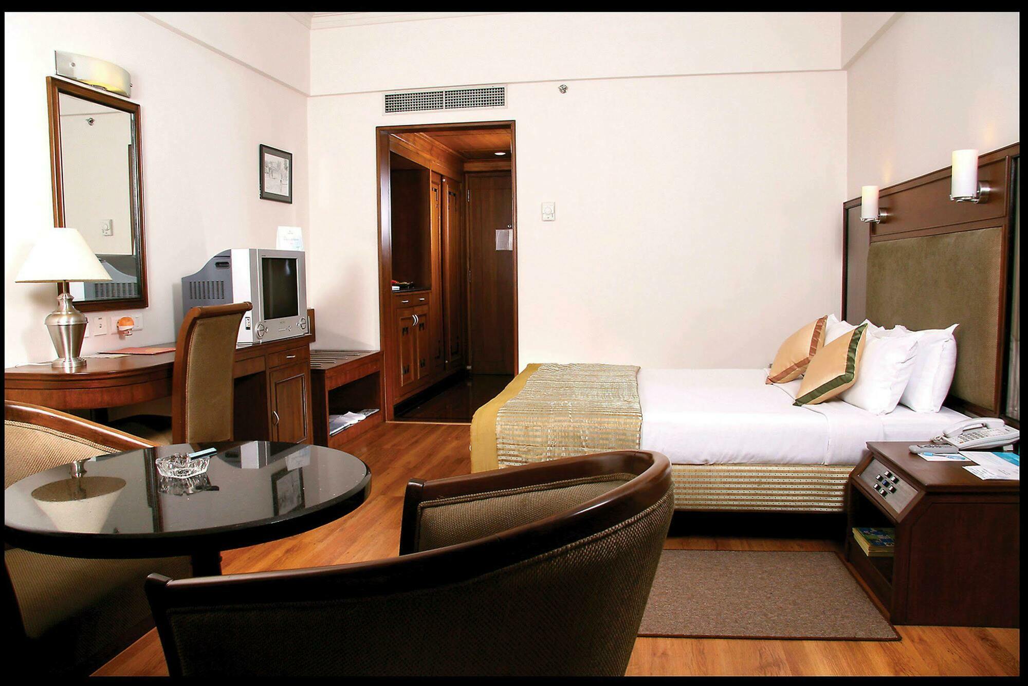 Greenpark Madrás Habitación foto A room at the hotel